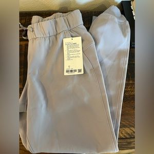 NWT Lululemon on the fly jogger size 4